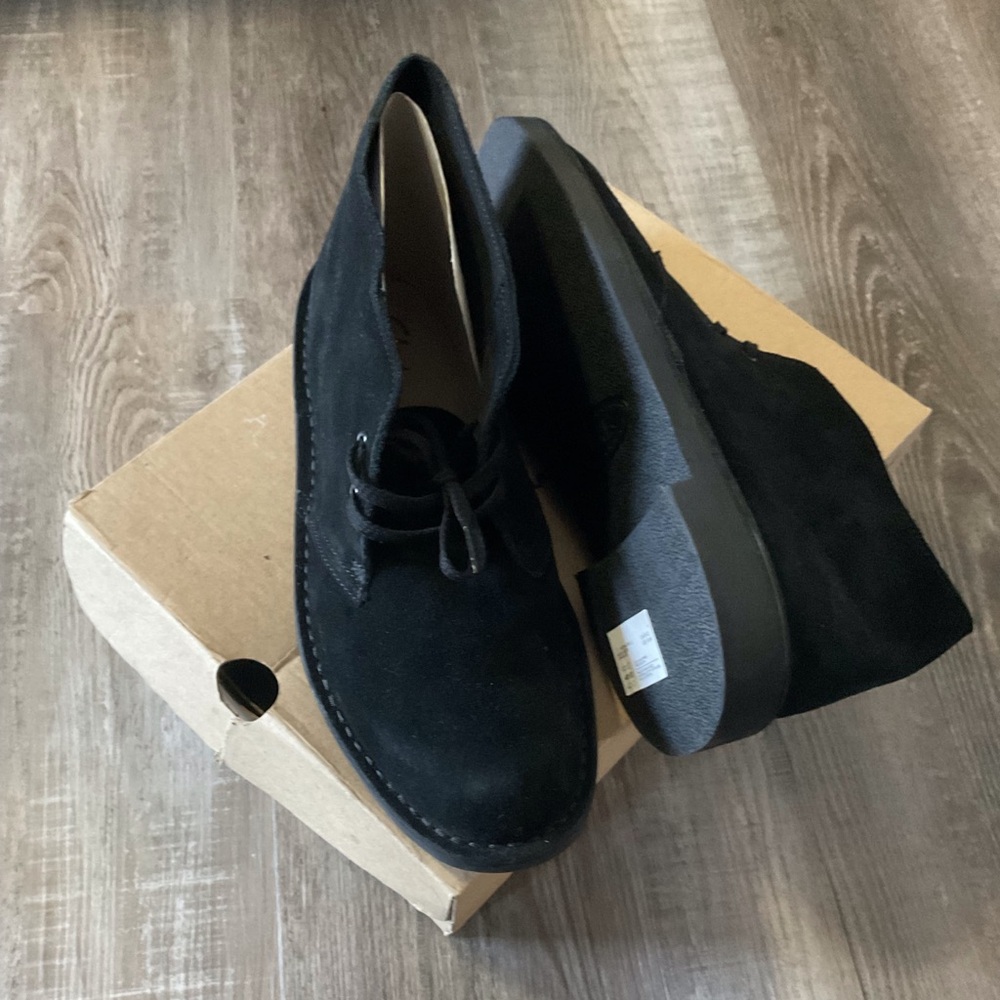 *Brand New* Clarks Men's Black Suede Desert Boots Size 10M